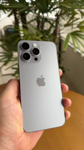 iPhone 15 Pro Max cor Titânio 256gb