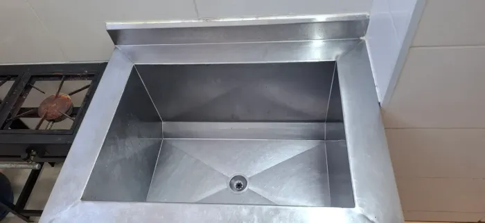 TANQUE INDUSTRIAL DE AÇO INOX 70 X 50 X 90/ PROFUNDIDADE: 40CM.