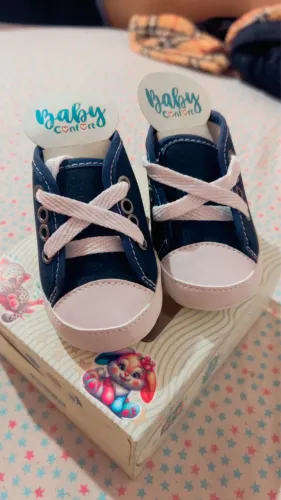 Sapato para bebê e brinquedos