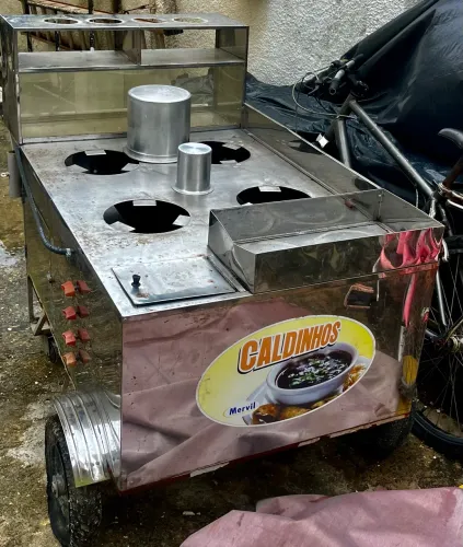 Carrinho de espeto com caldinho 