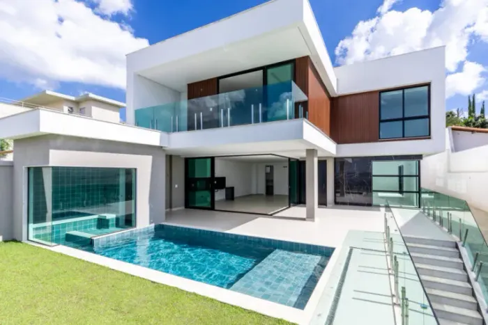 Casa com 4 suítes, piscina, área gourmet e com uma vista deslumbrante no bairro Granville