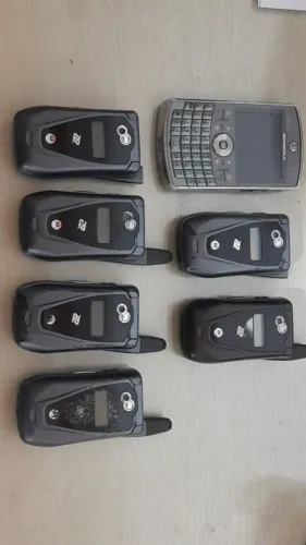 Lote de 7 celulares antigos no estado, para colecionadores e entusiastas