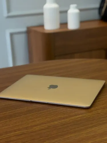 MacBook Apple