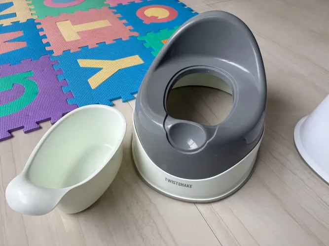Conjunto troninho infantil e escadinha 