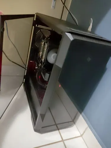 Pc gamer completo Xeon 2680v4 RX7600 24GB RAM 