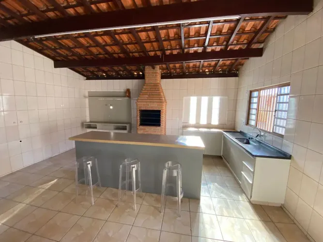 Sobrado Jd. Simus/ 3 dorm./ Cozinha gourmet/ Terreno 504 m²/ 04 vagas