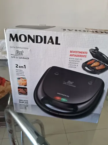 Sanduicheira MONDIAL nova