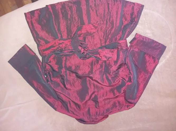 blusa brilhosa vinho