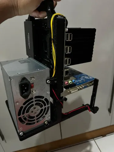 Pc gamer retrátil ( gabinete para bancada, montei por conta da praticidade)