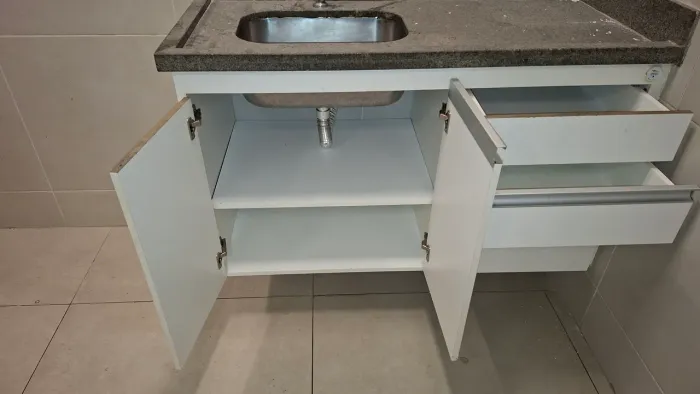 Vendo pia com armário