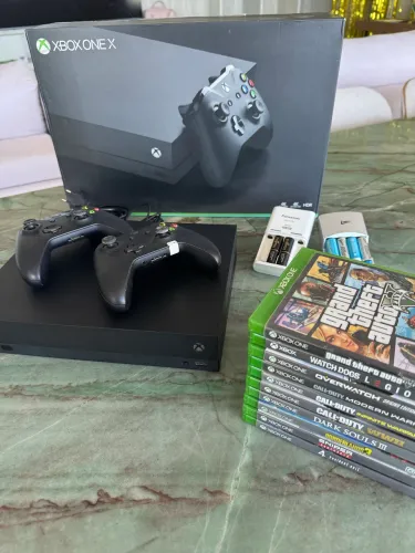 Xbox One X 1 TB + jogos + carregador e pilha