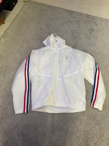 Jaqueta Nike França x Jacqemus