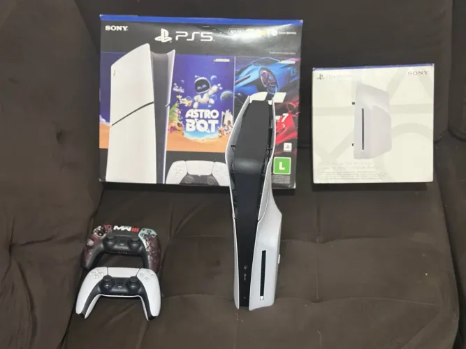 PlayStation 5 Slim com leitor BLU-RAY