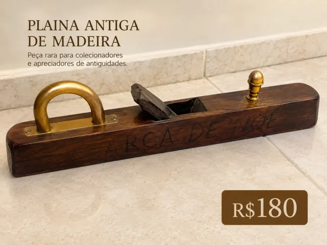 Plaina antiga de madeira