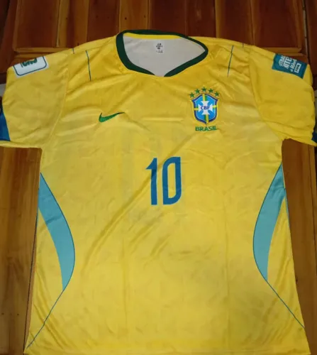 Camisa do Brasil com logo Bordado 