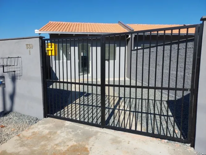 INDISPONÍVEL- Alugo casa pequena com 2  quartos no bairro Vila Nova Jlle 