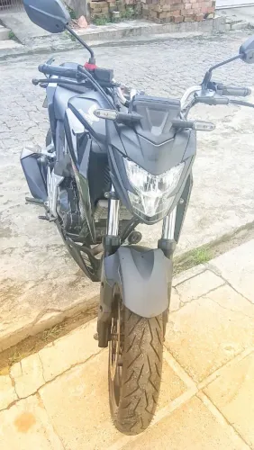 Vendo moto em ótimas condições. 