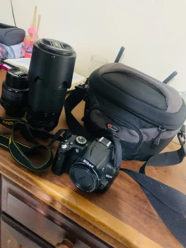 Câmera NIKON D5000 Kit Completo ?