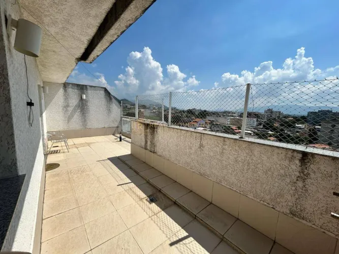 Cobertura com 2 Quartos no Condomínio Jardins do Valqueire