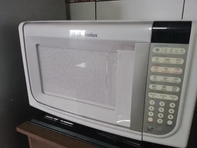 Micro ondas Eletrolux 25 litros estado de novo 220 volts