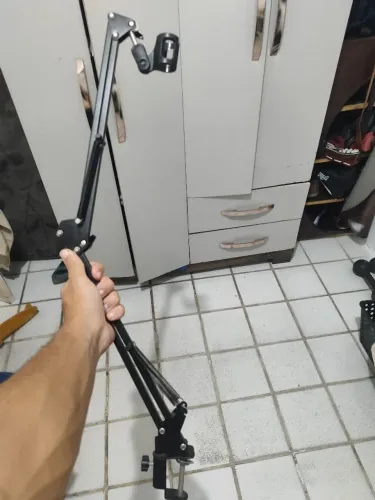 Suporte articulado para microfone de mesa da Multideis , modelo MI-4122