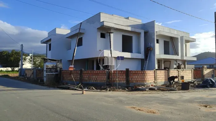 Sobrado 3 Quartos com 1 Suíte e 95m² - Guarda do Cubatão - JMS