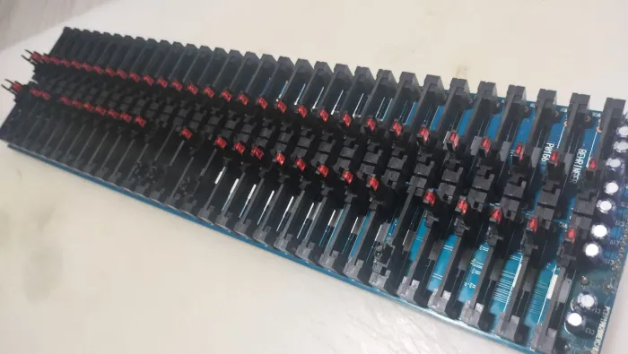 Placa equalizador Behringer modelo fbq3102 n estado, 150 reais 