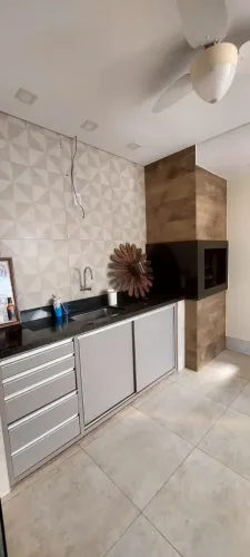 Casa em condomínio fechado para alugar com armários planejados e 3 quartos 1 suíte parque