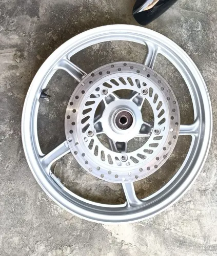Roda e disco de freio