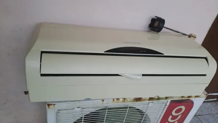 Vendo Ar Condicionado Komeco 7500 BTU Usado *