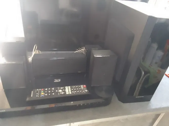 Home sansung Bluetooth Netflix YouTube via cabo controle com caixas