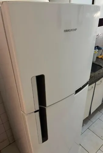 Refrigerador Brastemp 375 Litros Frost Free BRM44H