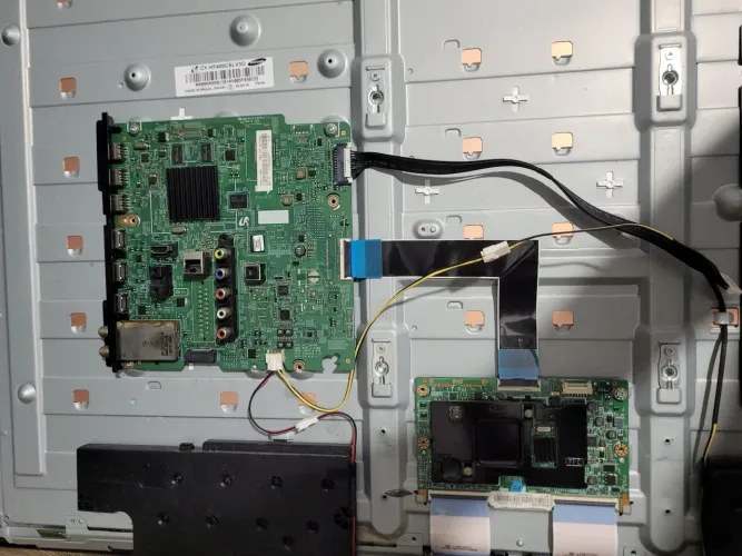 Display / Tela (Modelo CY-HF400CSLV3G): Samsung un40F6400