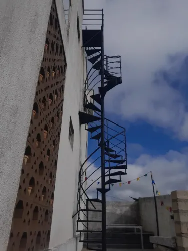 Escada caracol em ferro pronta entrega