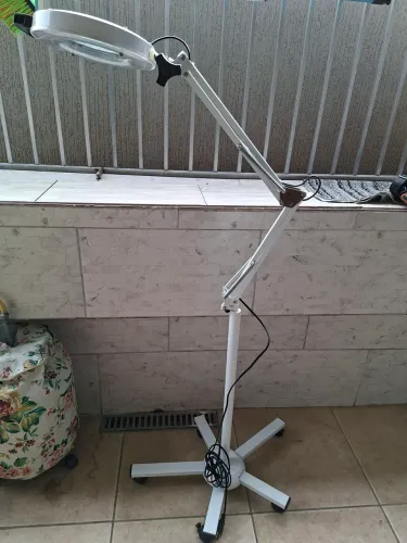 Lupa de Bancada com Luz (Articulada) - Ideal para Estética/Eletrónica
