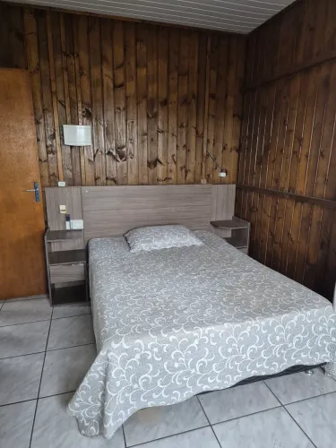 Cama box Casal semi-nova com cabeceira