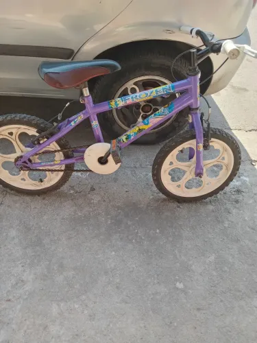 Vendo essa bicicleta ? infantil 
