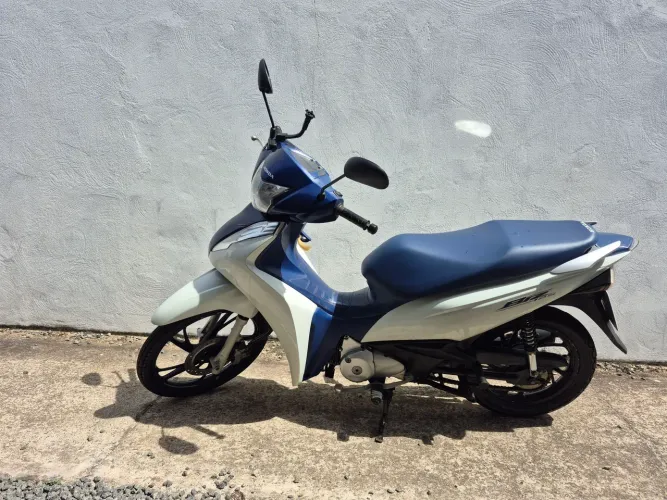 Vende-se moto biz 125ES, 21/22, Branca, semi nova