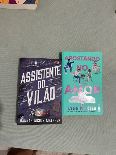 vendo livros , assistente do vilao, e apostando no amor