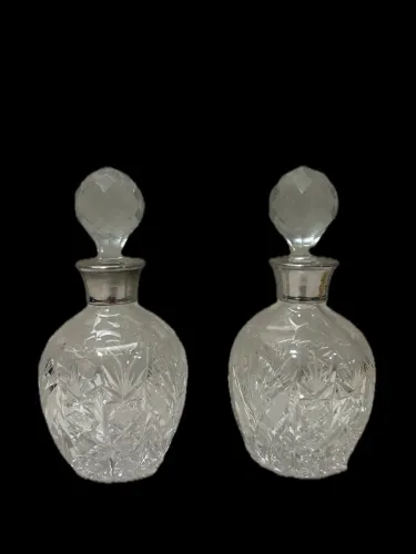 Par de Garrfas ou Licoreiras de Cristal