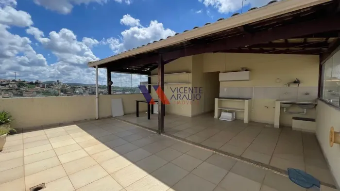 Cobertura para Alugar com 3 Quartos, Área Privativa e Garagem Ampla