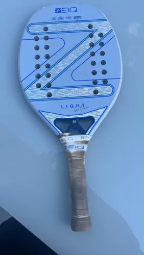 Vende-se raquete de beach Tennis do Léo branco