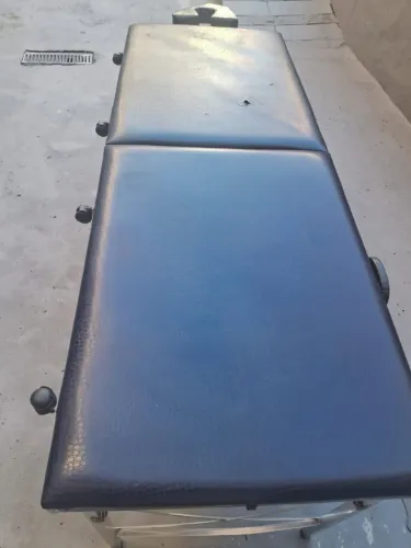 Vende se maca estética 