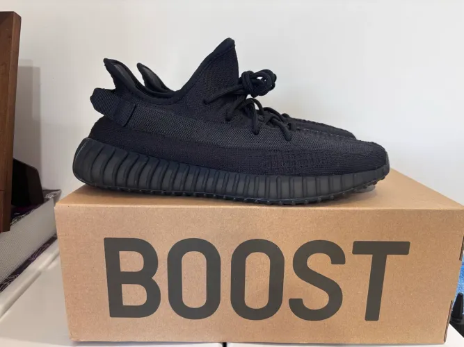 Adidas Yeezy Boost 350 V2  Onyx