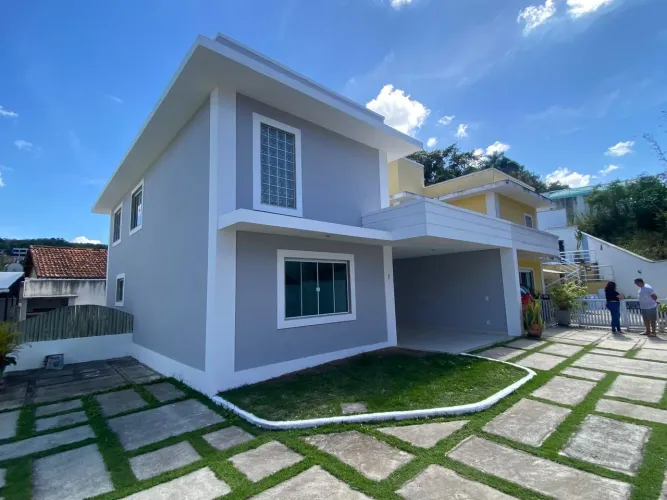 Casa Duplex Moderna em Condomínio, no Jardim