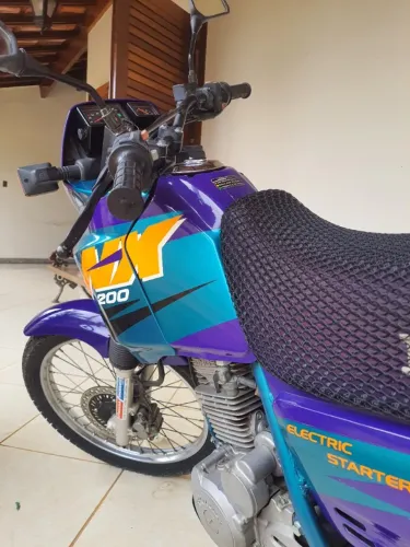 Moto honda nx 200 ano 1997 9900km único dono pneus novos baú nunca caiu