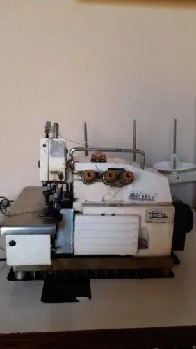 Máquina de Costura Overlock