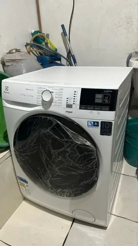 Lava e seca Electrolux inverter 11kg com água quente/vapor 
