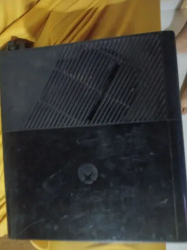 Xbox 360 super slim . 