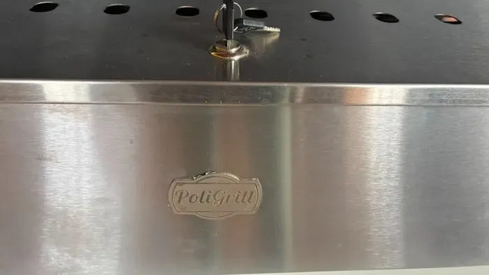 Churrasqueira balcão POLIGRILL giratória para 20 espetinhos